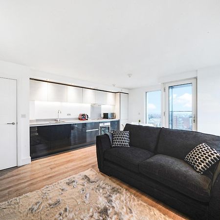 Luxury Apartment With Stunning Views On 10Th Floor Edgware Екстер'єр фото