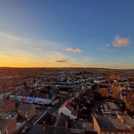 Luxury Apartment With Stunning Views On 10Th Floor Edgware Екстер'єр фото