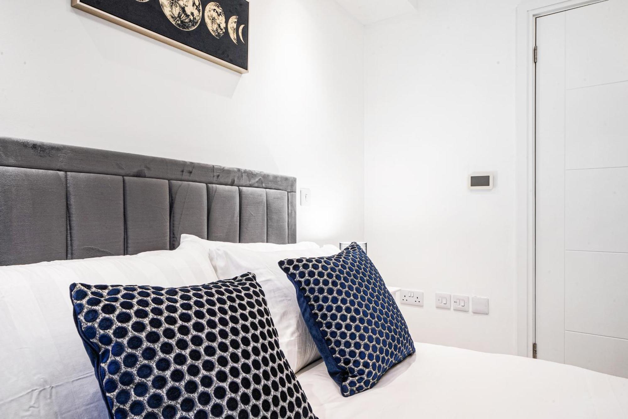 Luxury Apartment With Stunning Views On 10Th Floor Edgware Екстер'єр фото