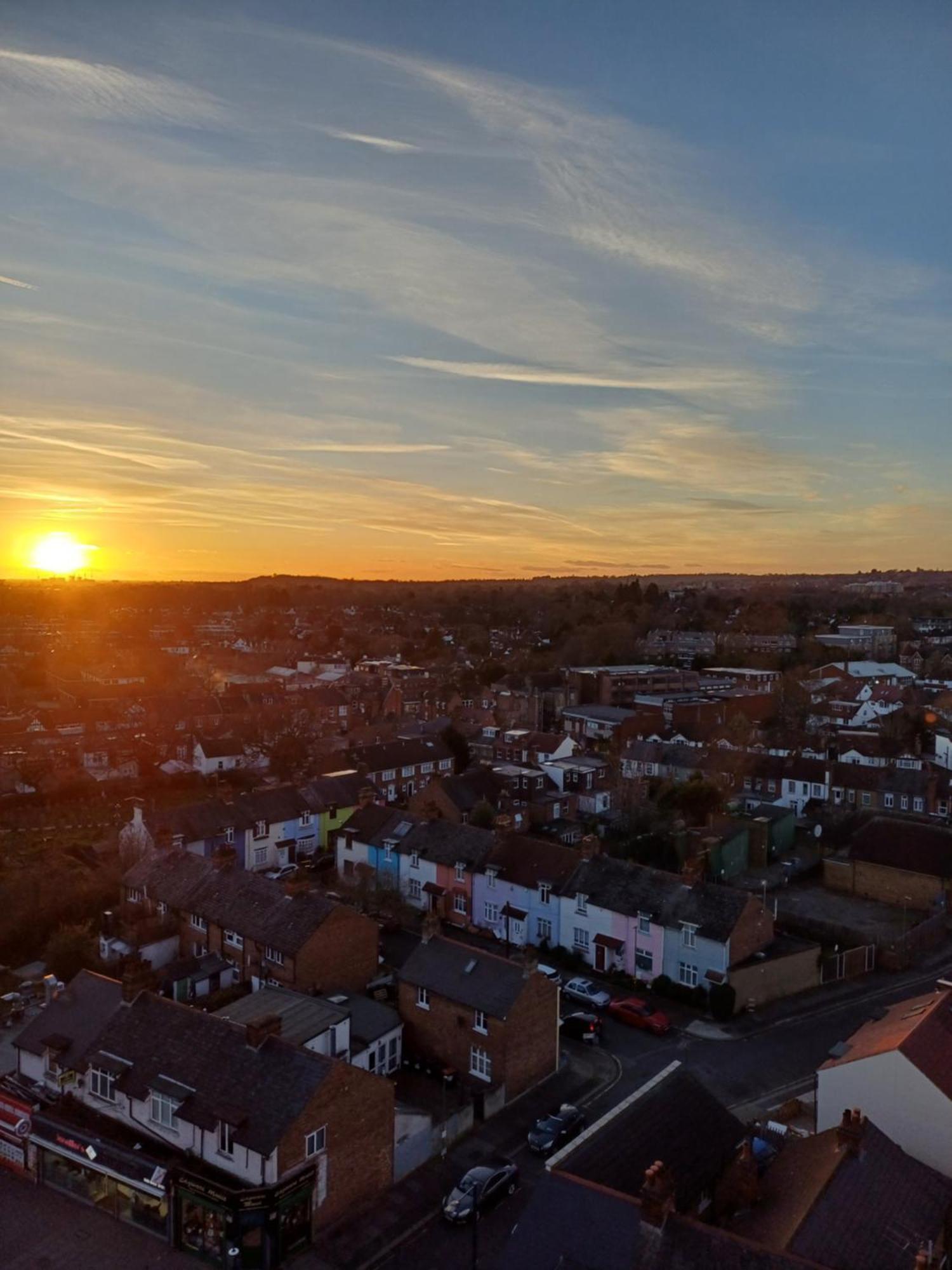 Luxury Apartment With Stunning Views On 10Th Floor Edgware Екстер'єр фото